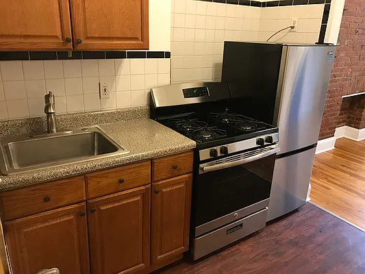 Rented by Bravestream Realty Corp. | media 18