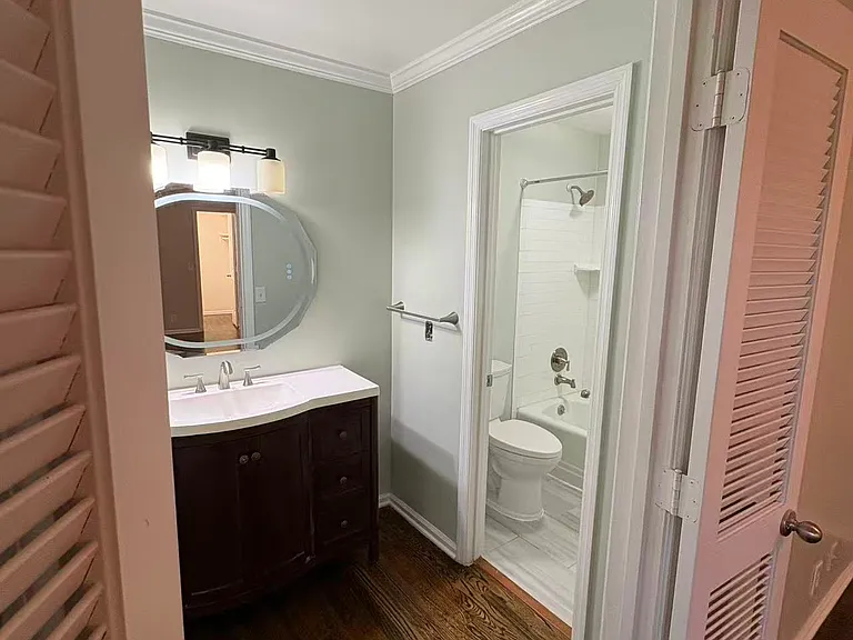 bathroom in bedroom 1