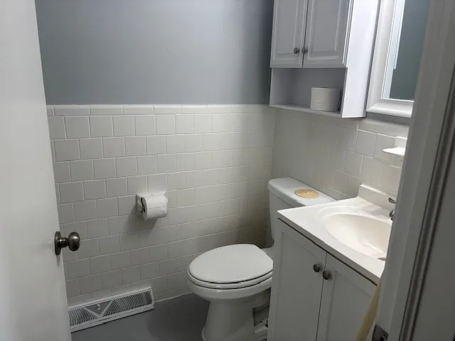 701 Greenleaf Ln — Photo 9