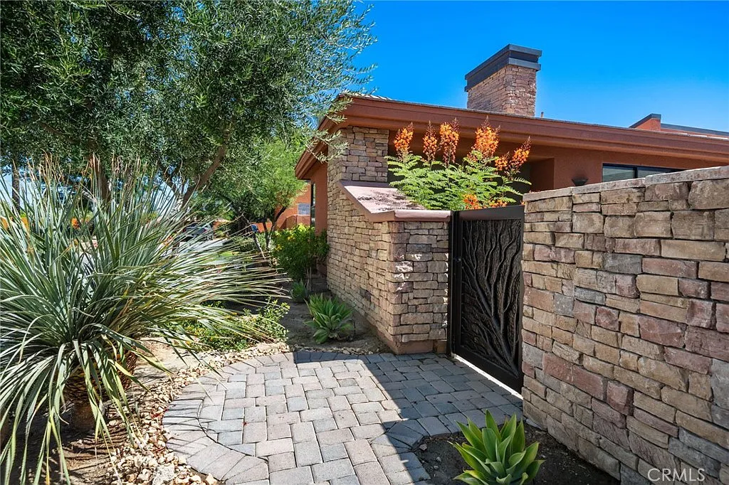 4 bed, 4.5 bath, 4513 sqft, $15,000 — Photo 3