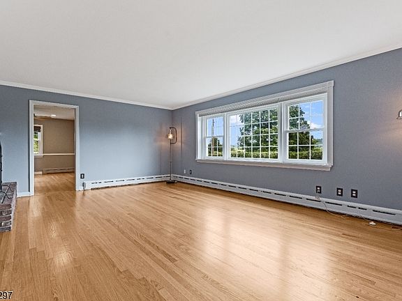 5th image of 24 Pottersville Rd