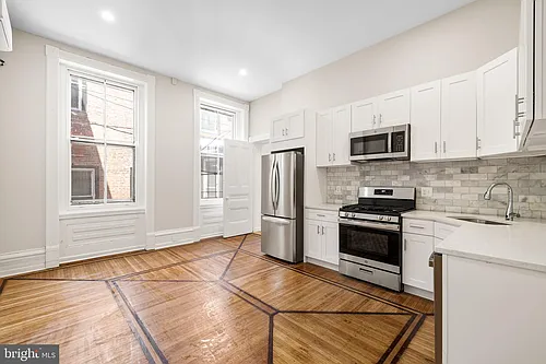 2311 Green St #1R Photo 1