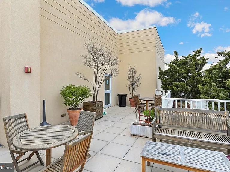 1111 11th St NW #201 — Photo 27