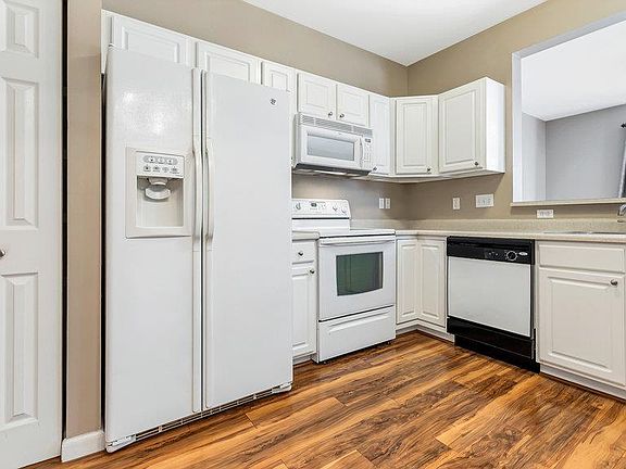 5th image of 4904 Heritage Heights Cir
