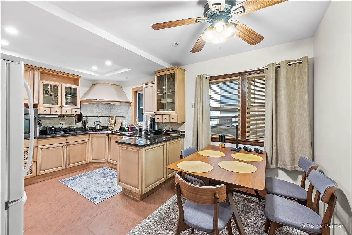3 bed, 1100 sqft, $2,200 — Photo 4