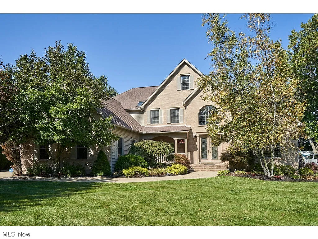 348 Spyglass Dr photo 1
