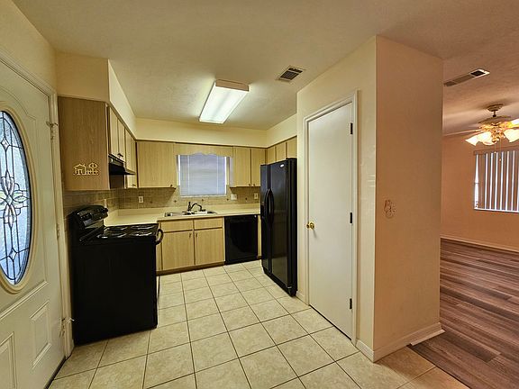 5th image of 8810 NW 37th Cir