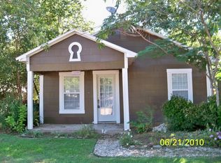 104 E Burbank St, Fredericksburg, TX 78624