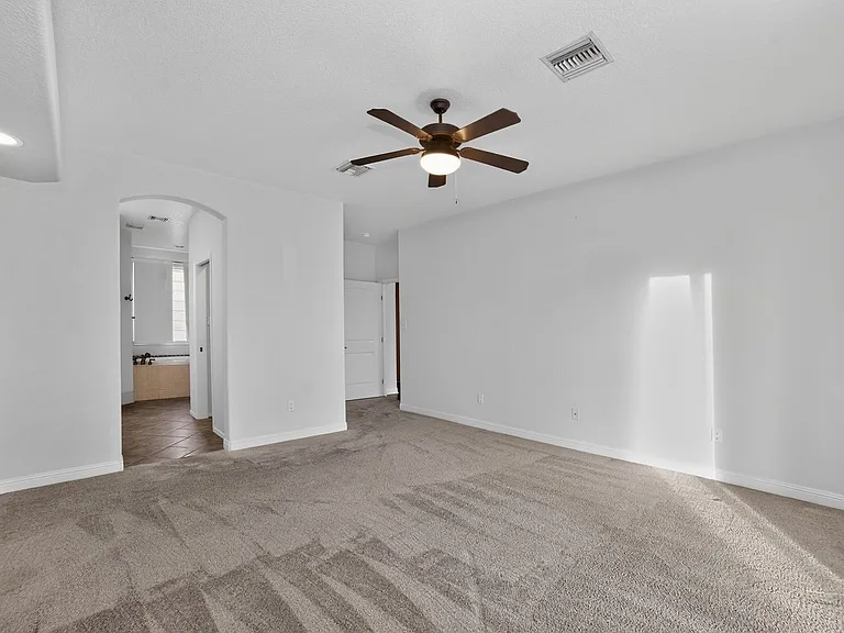 2792 S Aurora Ave — Photo 20