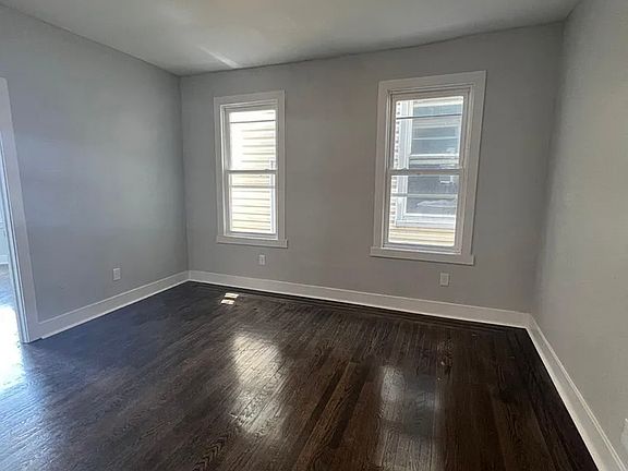 5th image of 572 S Clinton St Floor 1