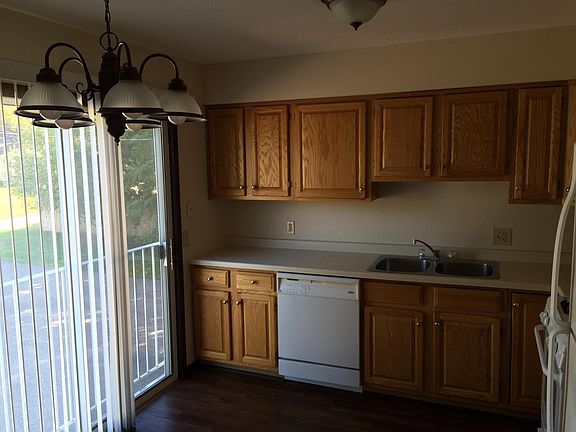 5th image of 615 8th Ave S #615