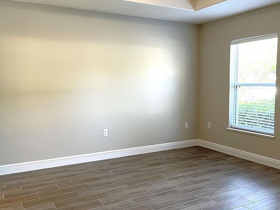 3rd image of 5523 Reagan Ave