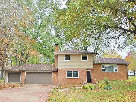 4th image of 10402 Geneva Dr