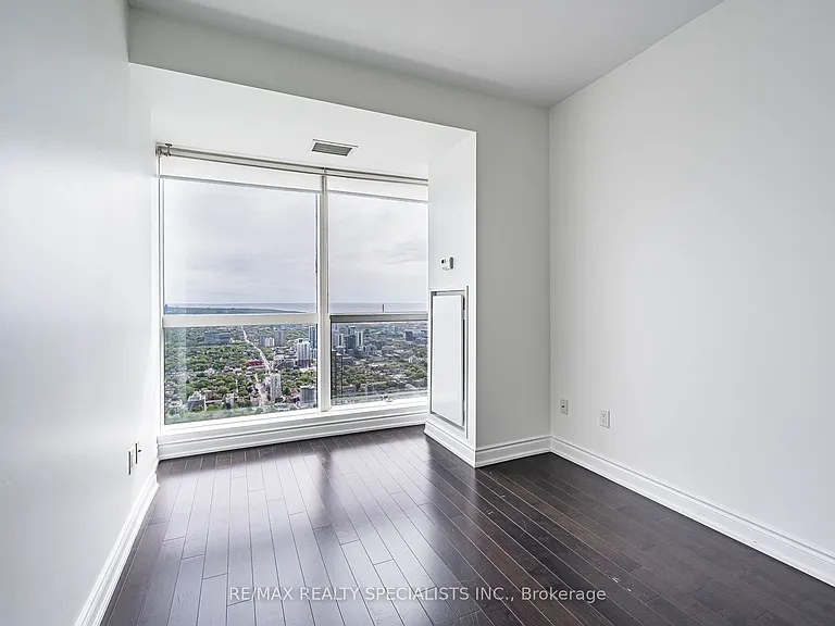 388 Yonge St #7105 — Photo 33