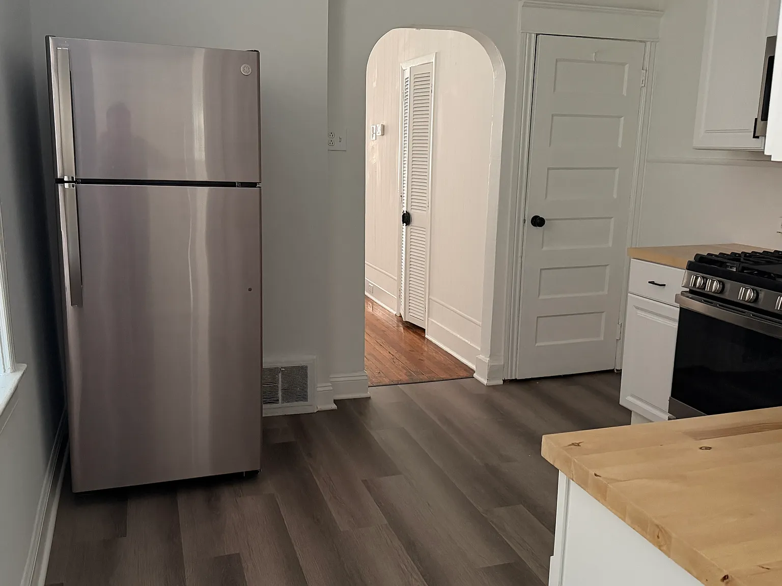 3 bed, 1050 sqft, $1,300 — Photo 2