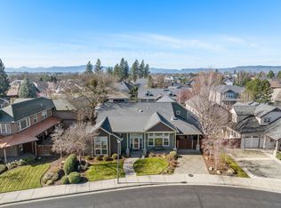15 Falling Leaf Ln, Eagle Pt, OR 97524