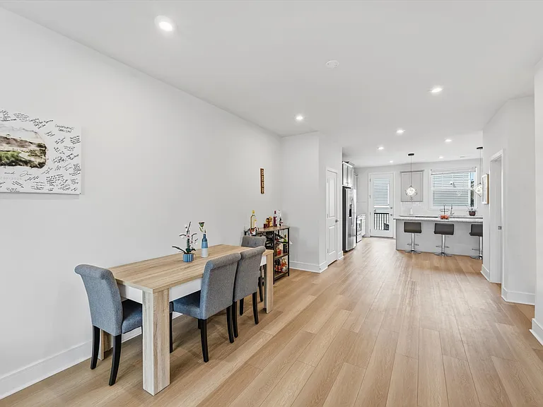 4256 Frost St — Photo 13