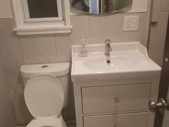 2nd image of 954 E 216th St #2