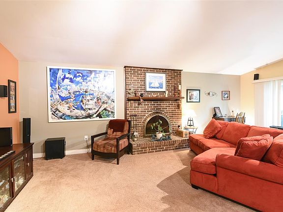 3rd image of 1664 Crimson Dr