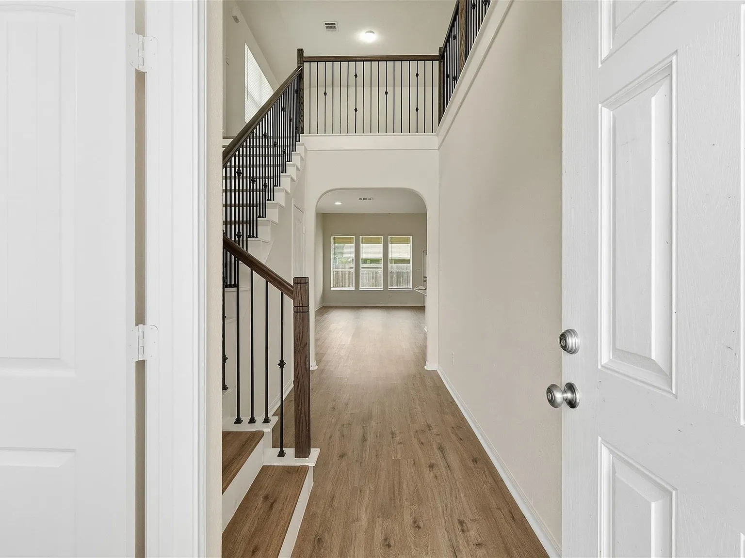 4 bed, 2.5 bath, 2236 sqft, $2,100 — Photo 3