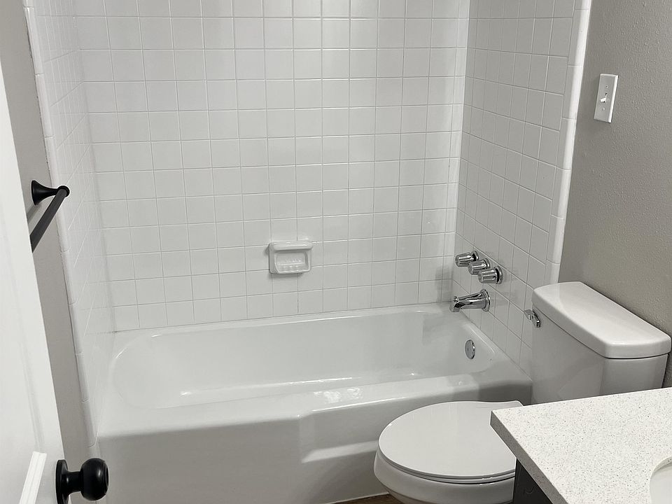 1st image of 2755 Louisiana St #40