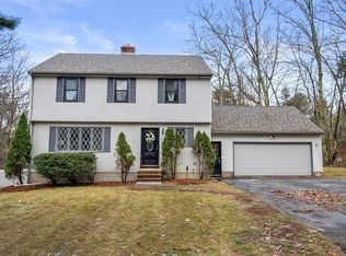 4 Lakeshore Dr, Sturbridge, MA 01518