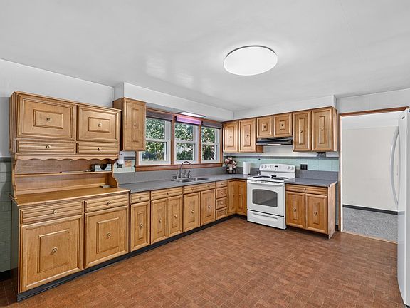 5th image of 515 Willow St
