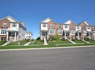 3010 Neubauer Cir, Lindenhurst, IL 60046