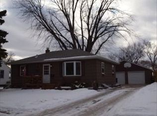 909 20th St S, Fargo, ND 58103