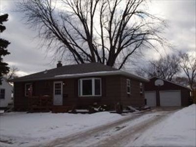 909 20th St S, Fargo, ND, 58103