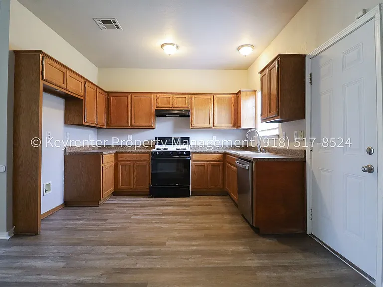 9134 E 24th St — Photo 11