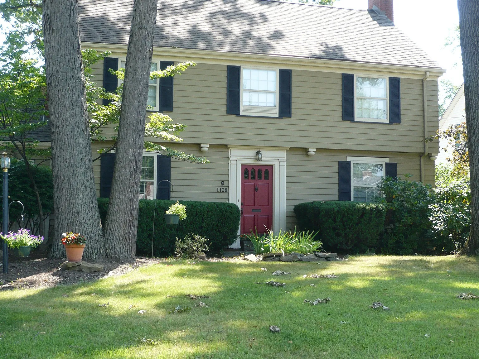 1128 Genesee Ave NE photo 1