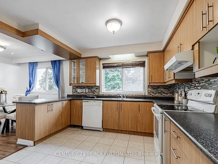 257 Otonabee Ave #MAIN — Photo 7