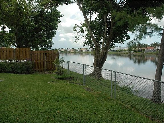 3rd image of 3941 NW 115th Ter