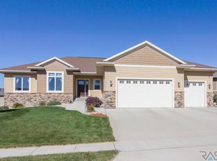 2108 S Silverpine Ct, Sioux Falls, SD 57110