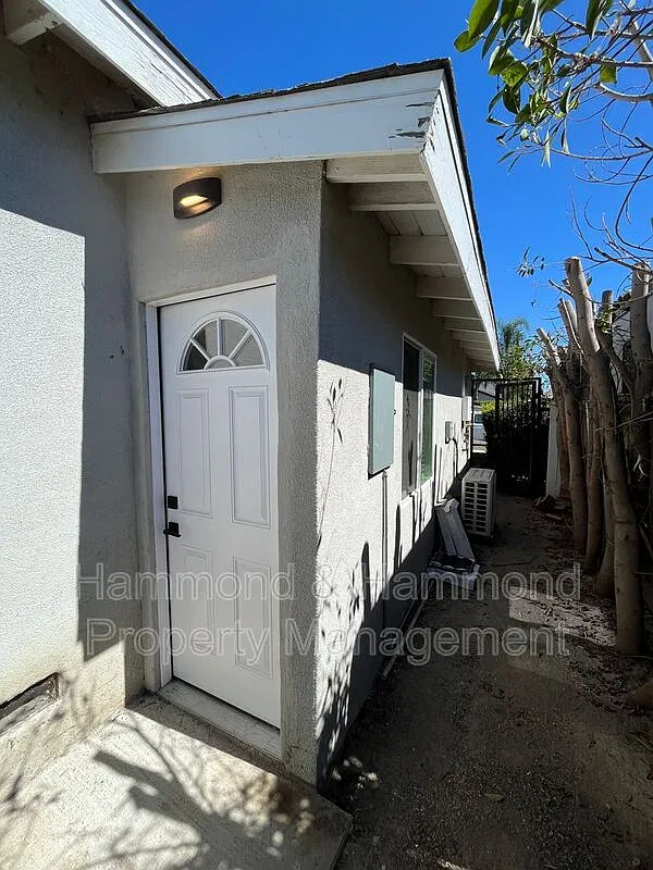1 bed, 1.0 bath, 410 sqft, $2,295 — Photo 2