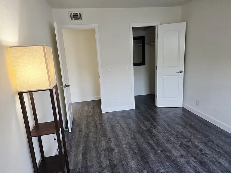 4868 Embassy Cir — Photo 13