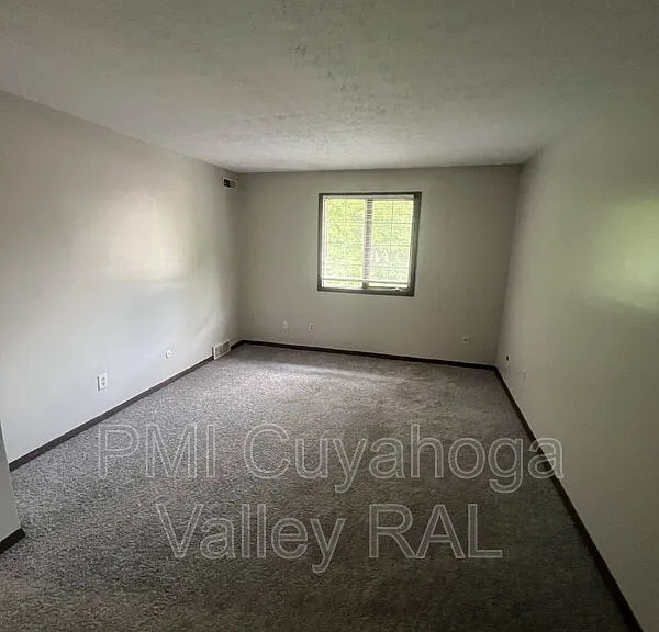 1500 W Market St #14 — Photo 3