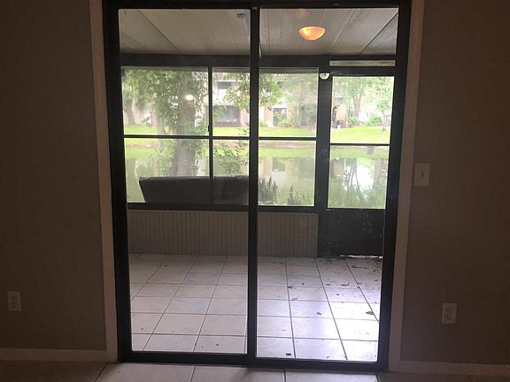 Lanai w/ outdoor locked storage