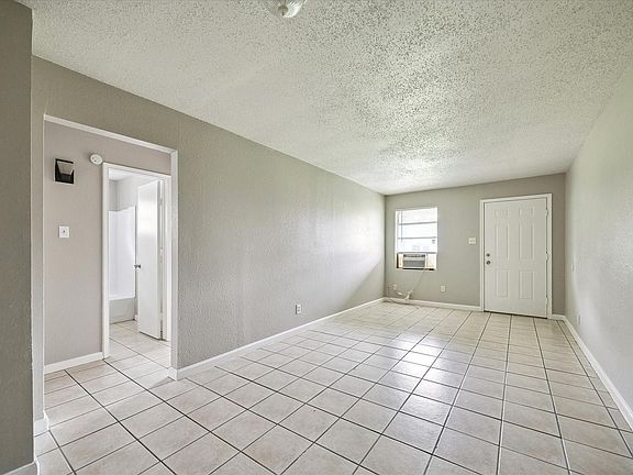 2nd image of 5107 Clover St