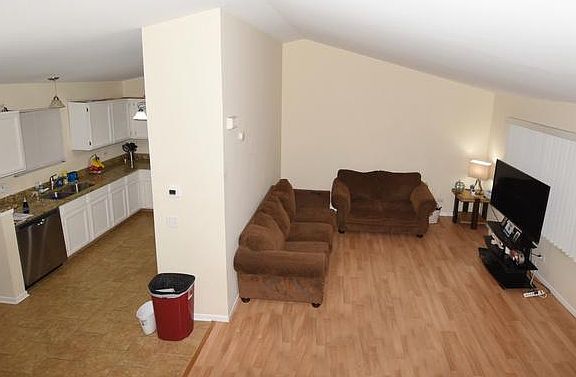 4th image of 920 E Millstone Dr