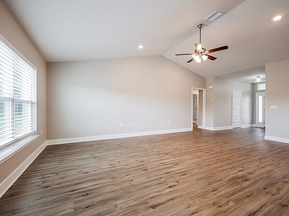 4th image of 734 Toulon Dr