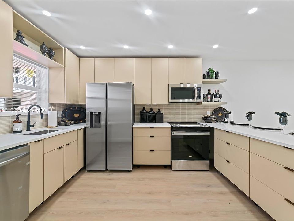 1st image of 4812 NE 23rd Ave APT 3