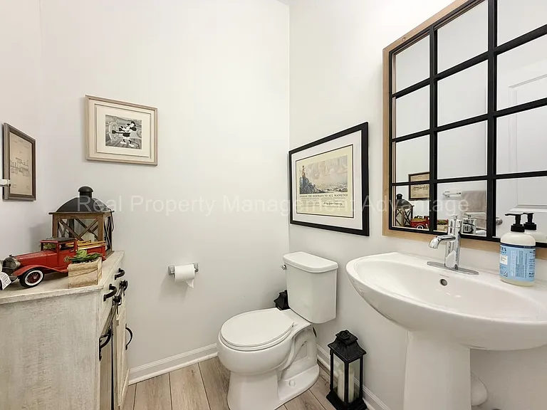 547 Parkside Way — Photo 12