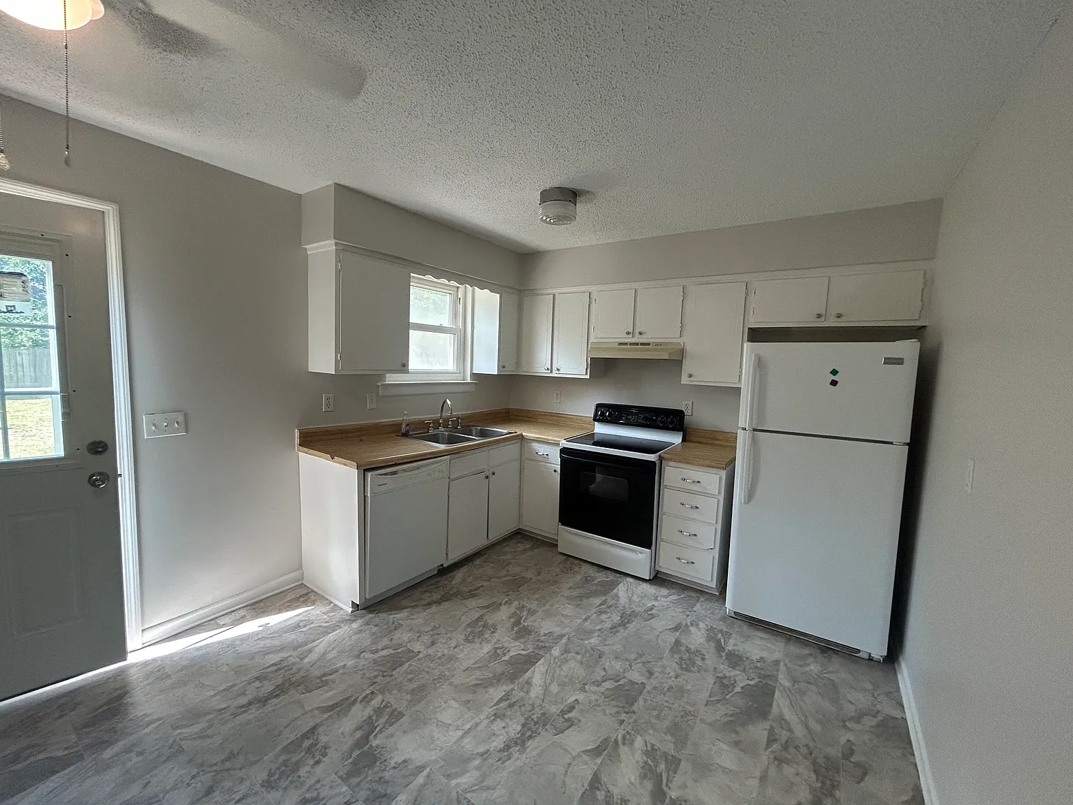 2753 Park Dale Dr — Photo 3