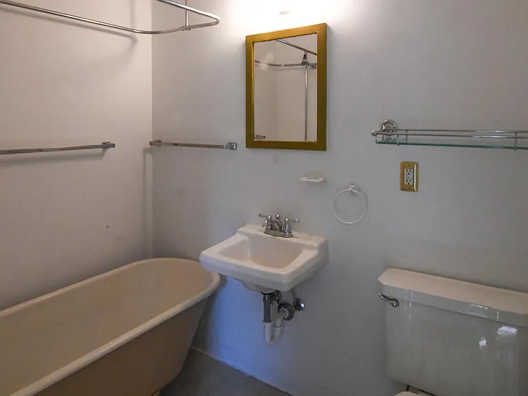 1103 W Huron St #1 — Photo 6