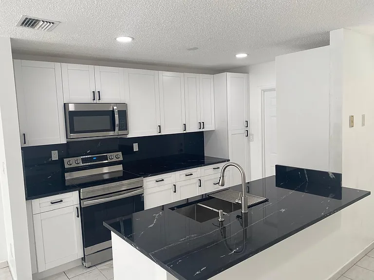 5419 SW 22nd St — Photo 5