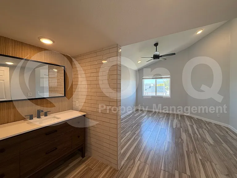 3037 W Monmouth St — Photo 19