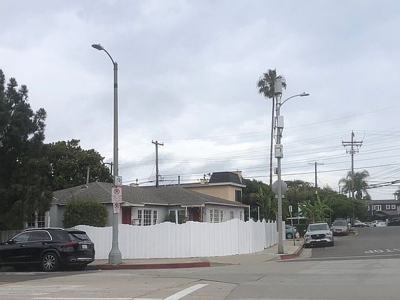 3rd image of 404 Venice Way