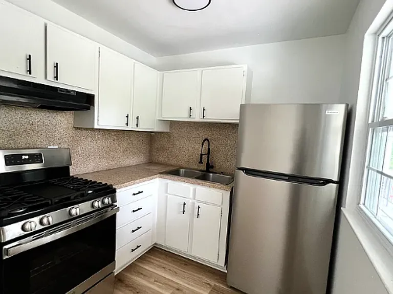 24 Oakwood Rd #5 — Photo 2